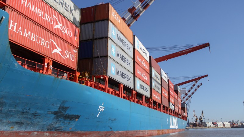 Flexibilizan la importación de alimentos para forzar la baja de precios