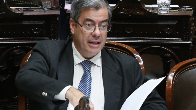 El kirchnerista Germán Martínez quiere que una comitiva de Diputados y Senadores viaje al funeral